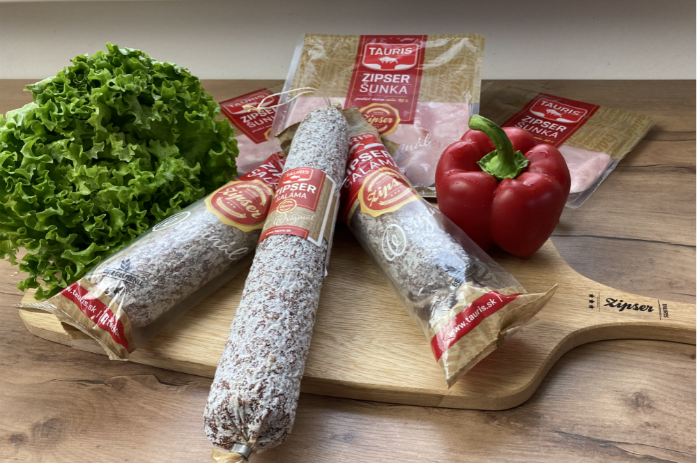 ZABUDNITE NA OBLOŽENÉ CHLEBÍKY A STUDENÉ MISY: NOVÝ SPÔSOB SERVÍROVANIA SALÁMY OVLÁDOL INTERNET