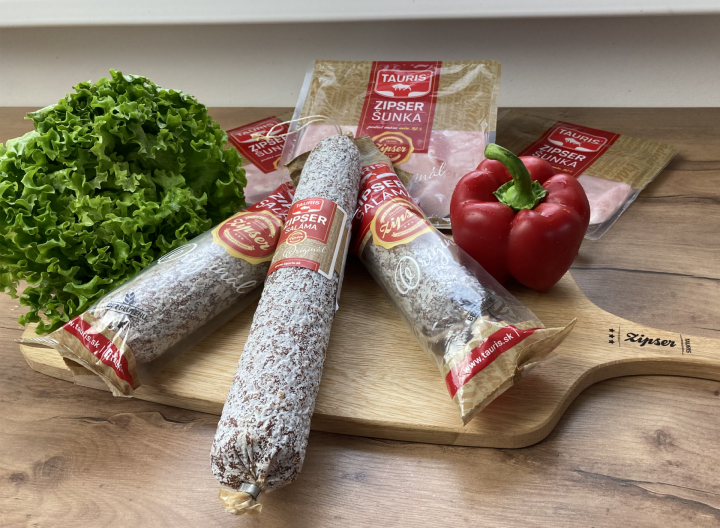 ZABUDNITE NA OBLOŽENÉ CHLEBÍKY A STUDENÉ MISY: NOVÝ SPÔSOB SERVÍROVANIA SALÁMY OVLÁDOL INTERNET